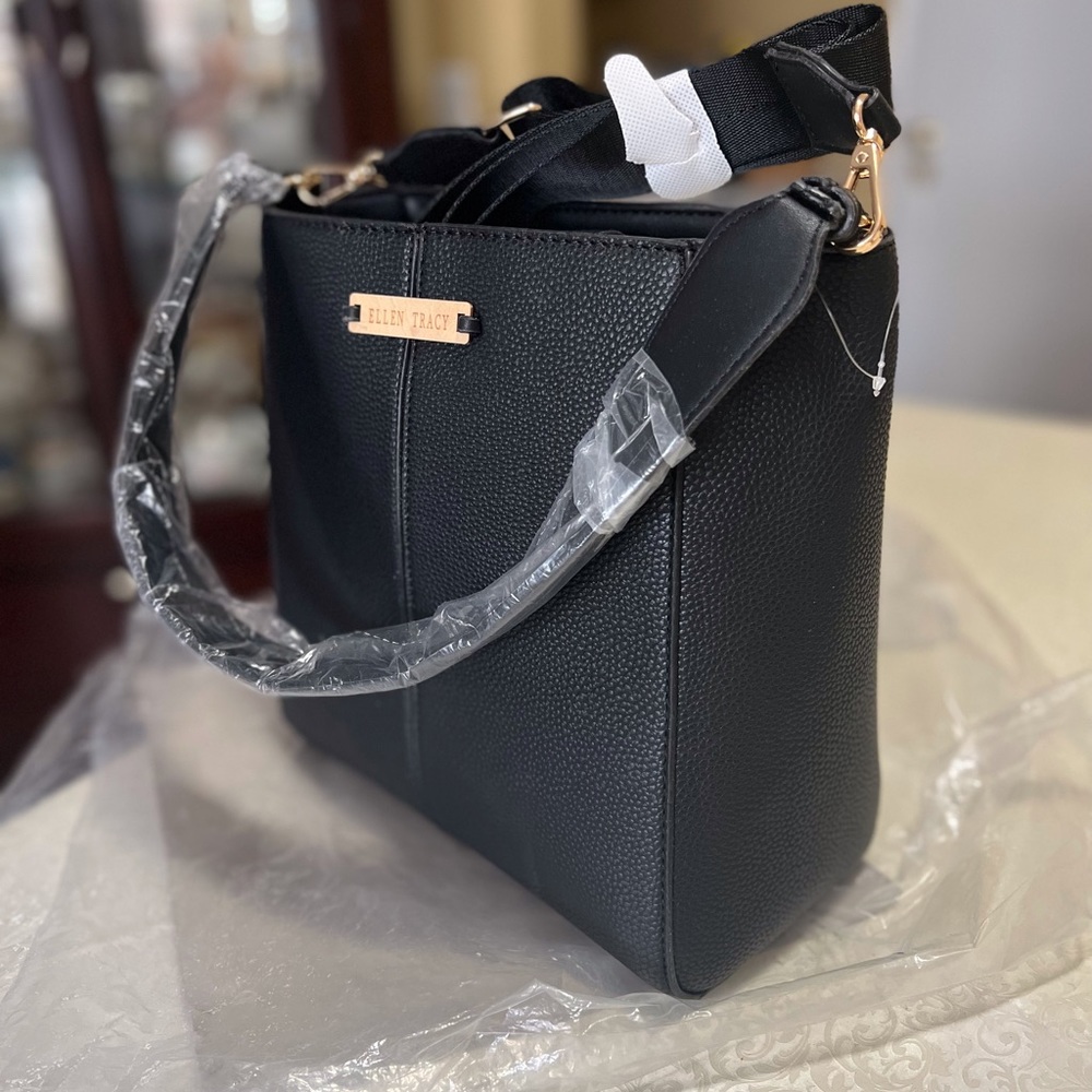 Ellen Tracy Handbags Pebble Grain Hobo W/Convertible Handle Straps. Brand New.